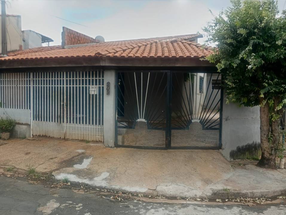 Casa em Conjunto Habitacional Trabalhadores
