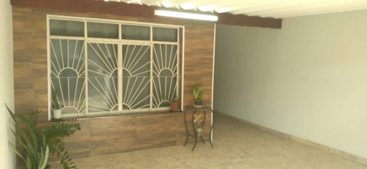 Casa em Jardim das Orquídeas