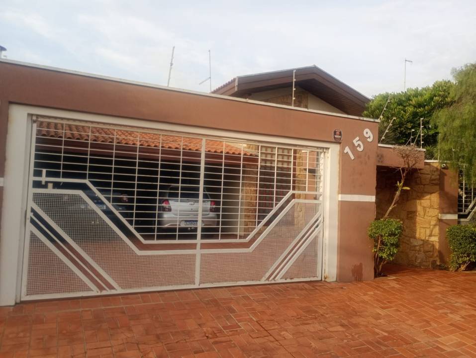 Casa em Residencial Vale das Nogueiras