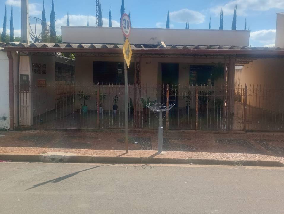 Casa em JD. BELO HORIZONTE