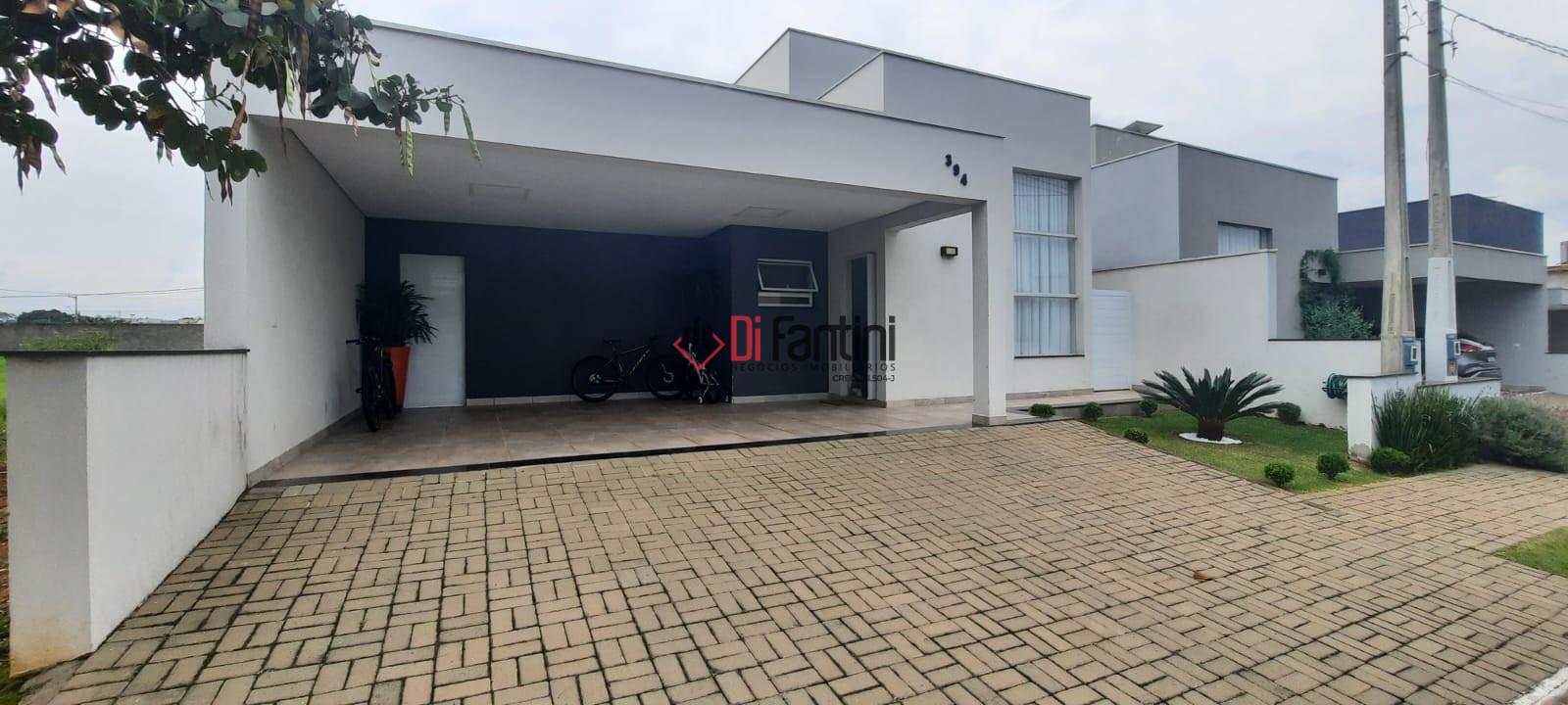 Casa em condomínio em Jardim das Flores