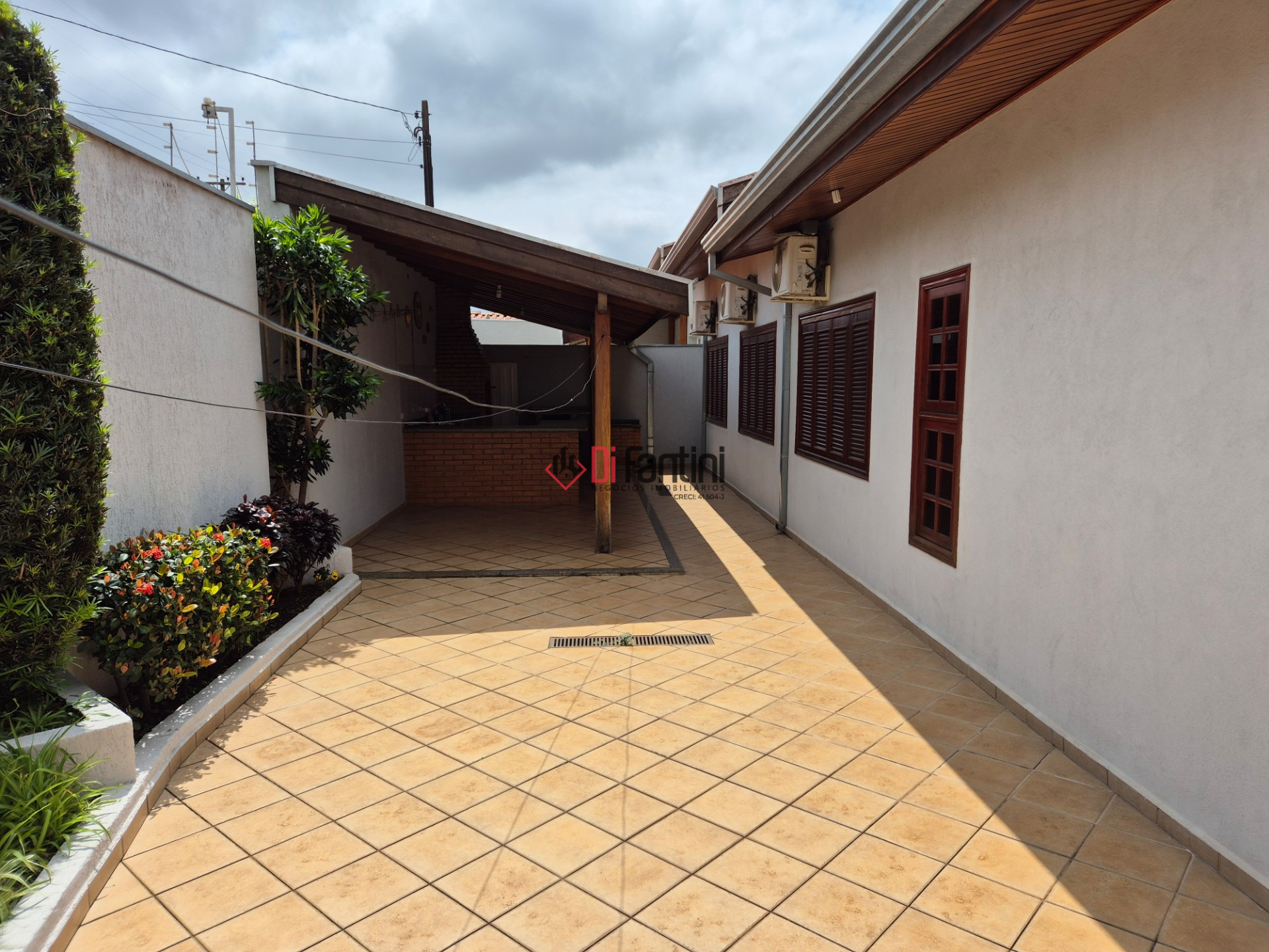 Casa com 3 dormitórios ,escritório, edícula com 3 cômodos à venda, 360m² por R$ 900.000,00 - Parque Novo Mundo - Americana/SP — foto 2