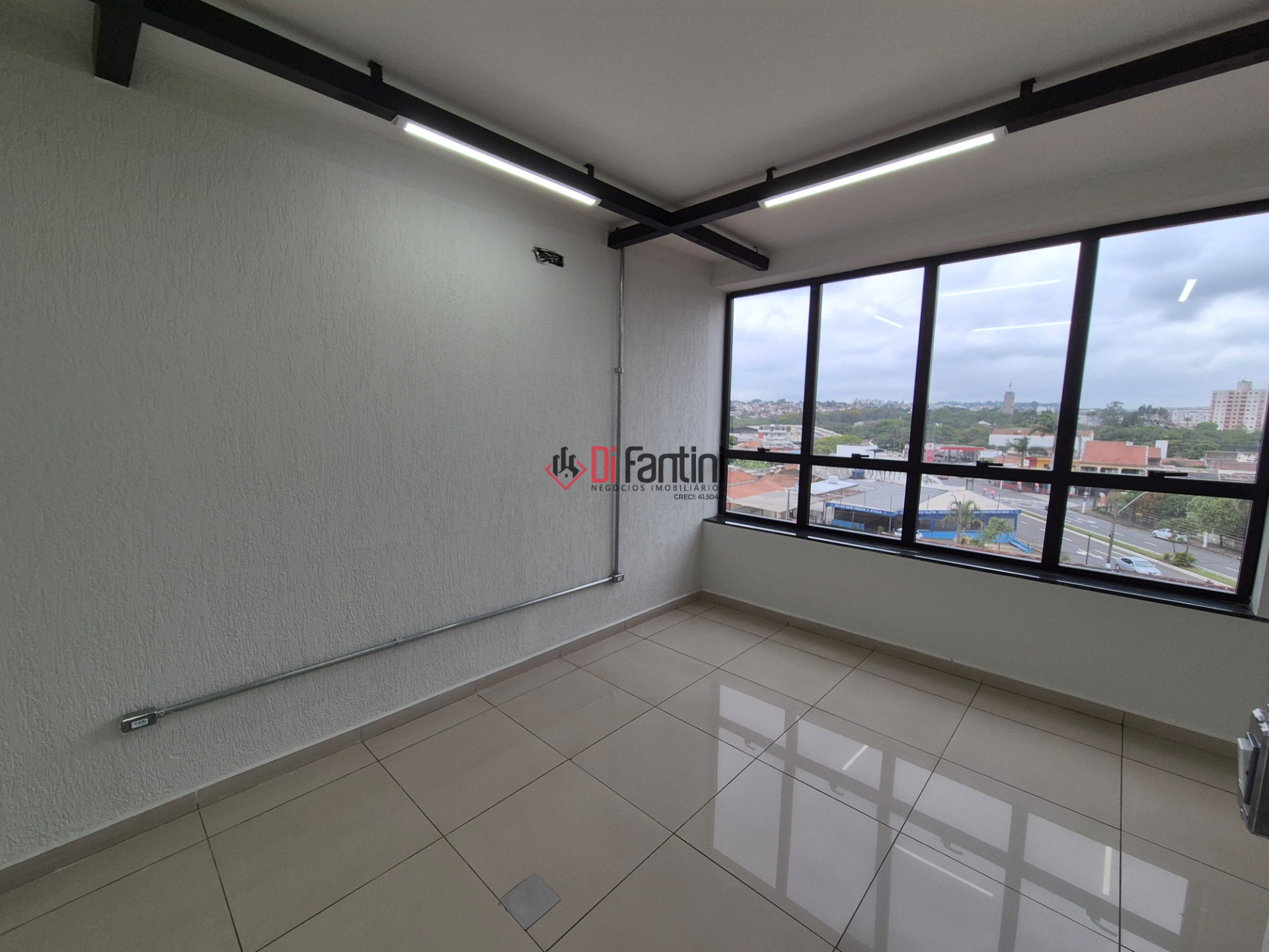 Sala Comercial / Escritorio / Consultório para locação, 110m² com repartições formando 5 salas por R$ 2.500,00/mês - Dante Ciane - Americana/SP — foto 2