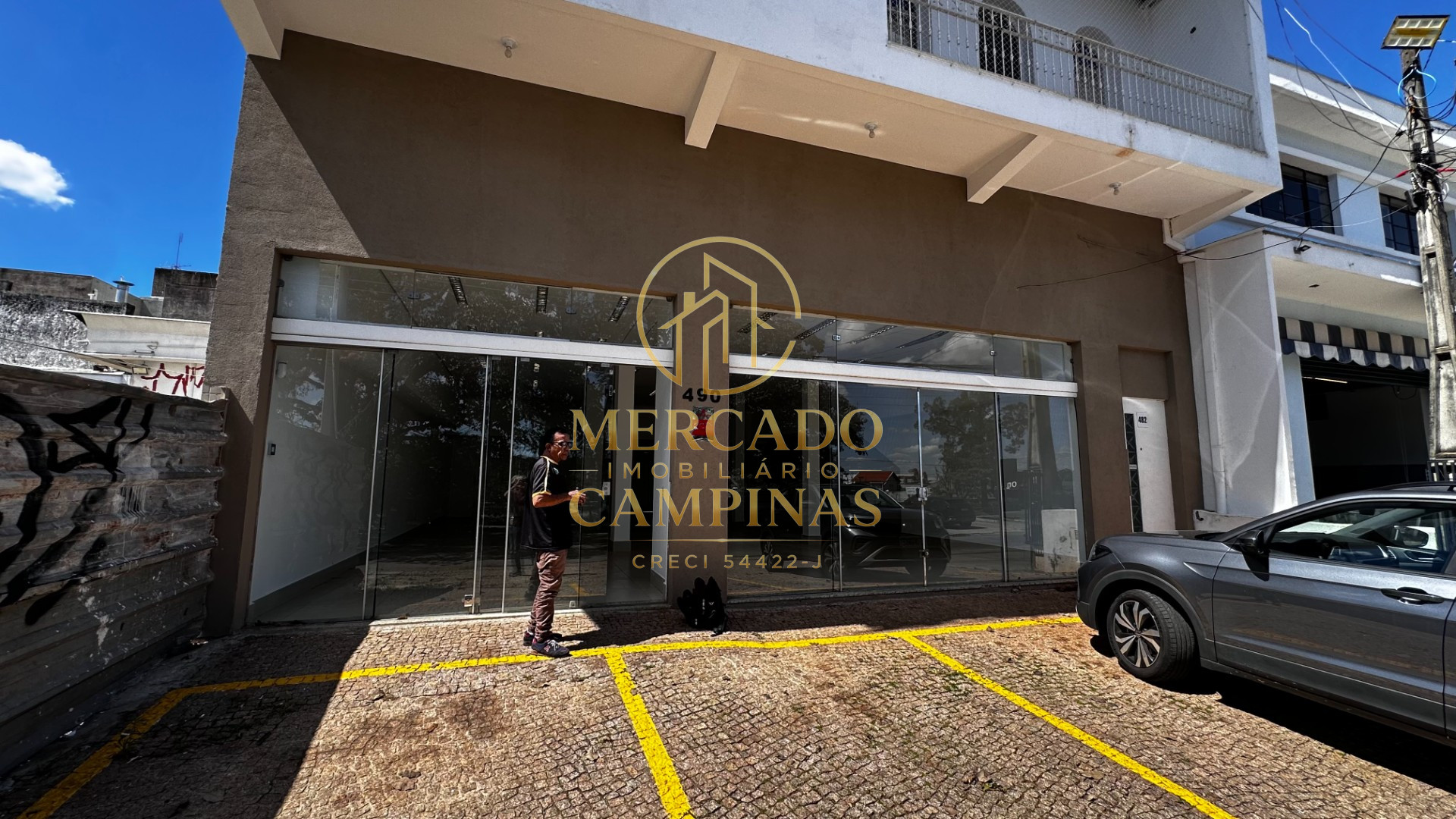 Salão Comercial / Loja em Jardim Santana