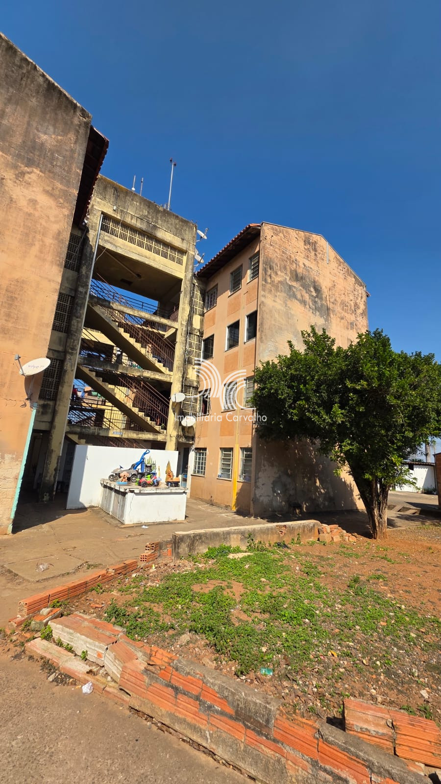 Apartamento em Conjunto Habitacional Roberto Romano