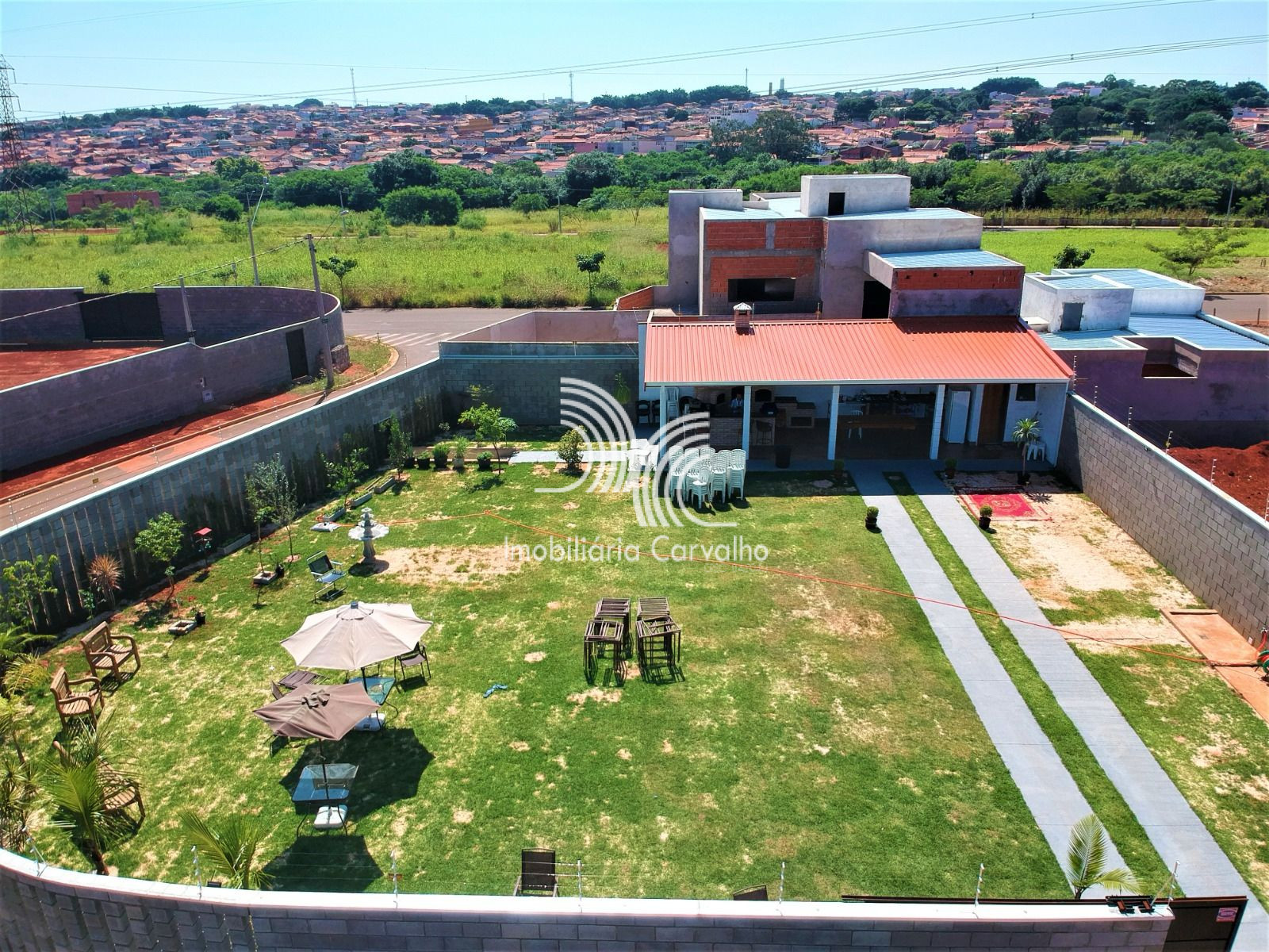 Área em Jardim Alphacenter