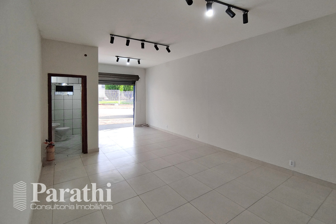 Salão Comercial / Loja em Antônio Zanaga