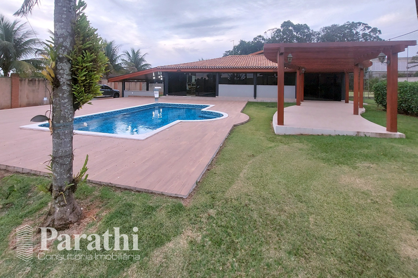 Chácara com piscina e minicampo à venda em Nova Odessa (SP). Área útil de 390m². Valor: R$ 2.600.000,00 — foto 2