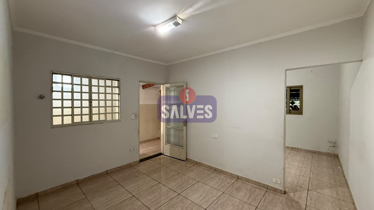 Casa de meio terreno com 04 cômodos no Jardim Pérola — foto 4