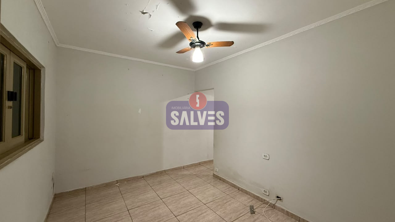 Casa de meio terreno com 04 cômodos no Jardim Pérola — foto 2
