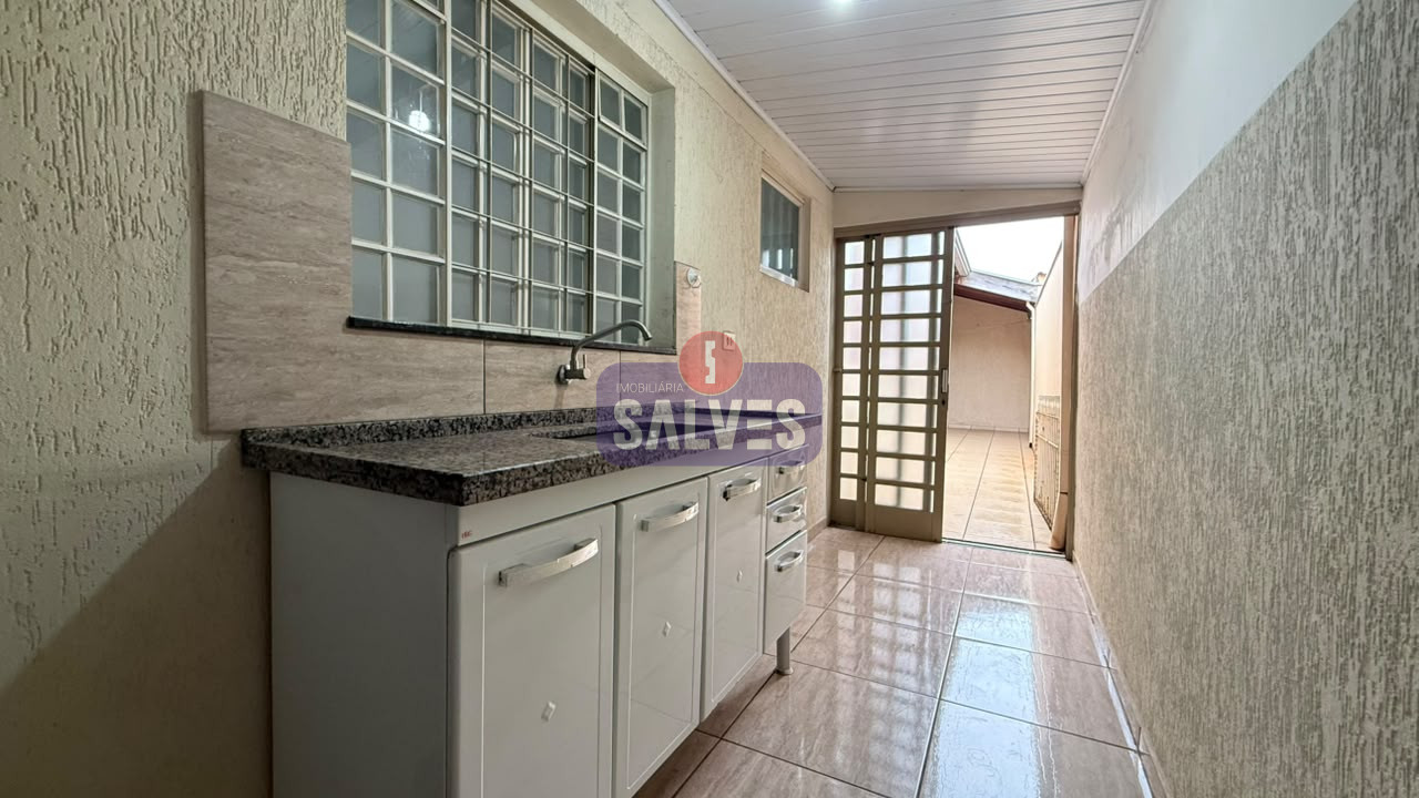 Casa de meio terreno com 04 cômodos no Jardim Pérola — foto 5