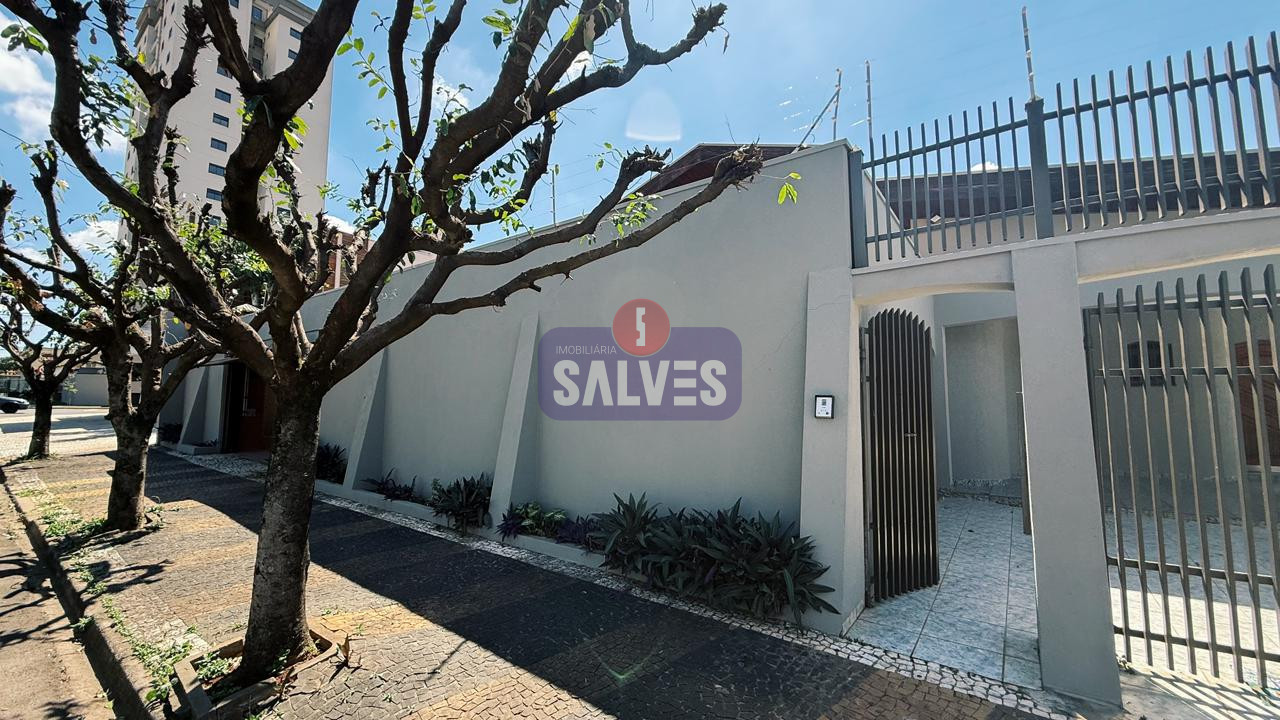 Casa comercial em Vila Omar