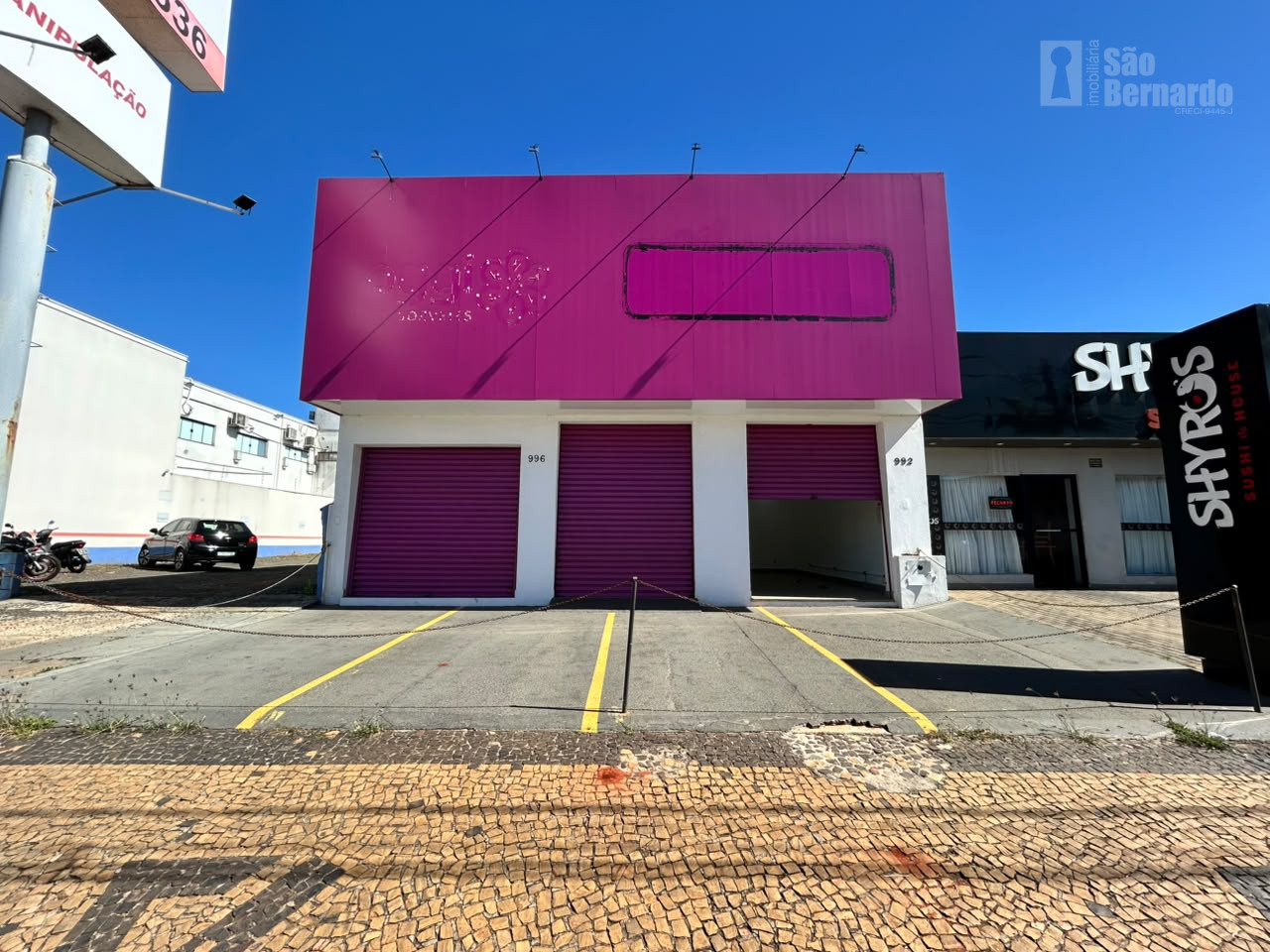 Salão Comercial / Loja em Vila Molon
