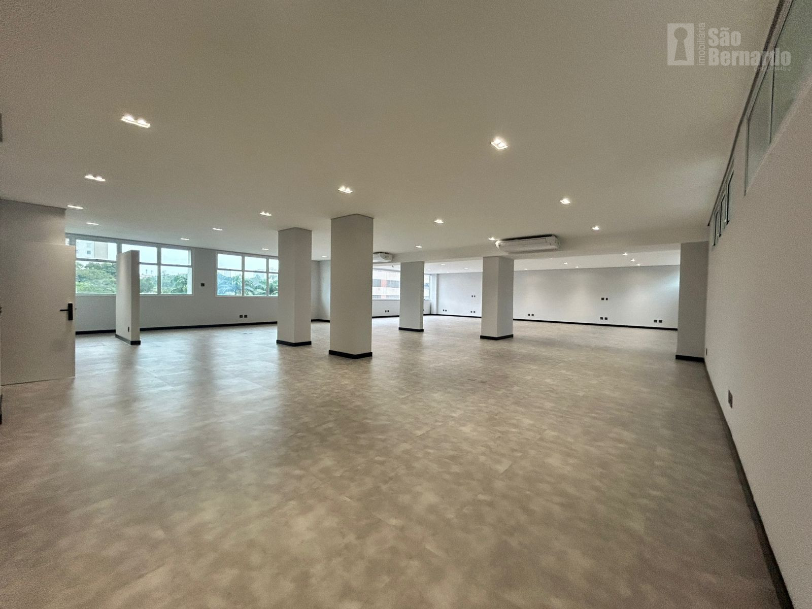 Sala Comercial / Escritorio / Consultório em Vila Santo Antônio