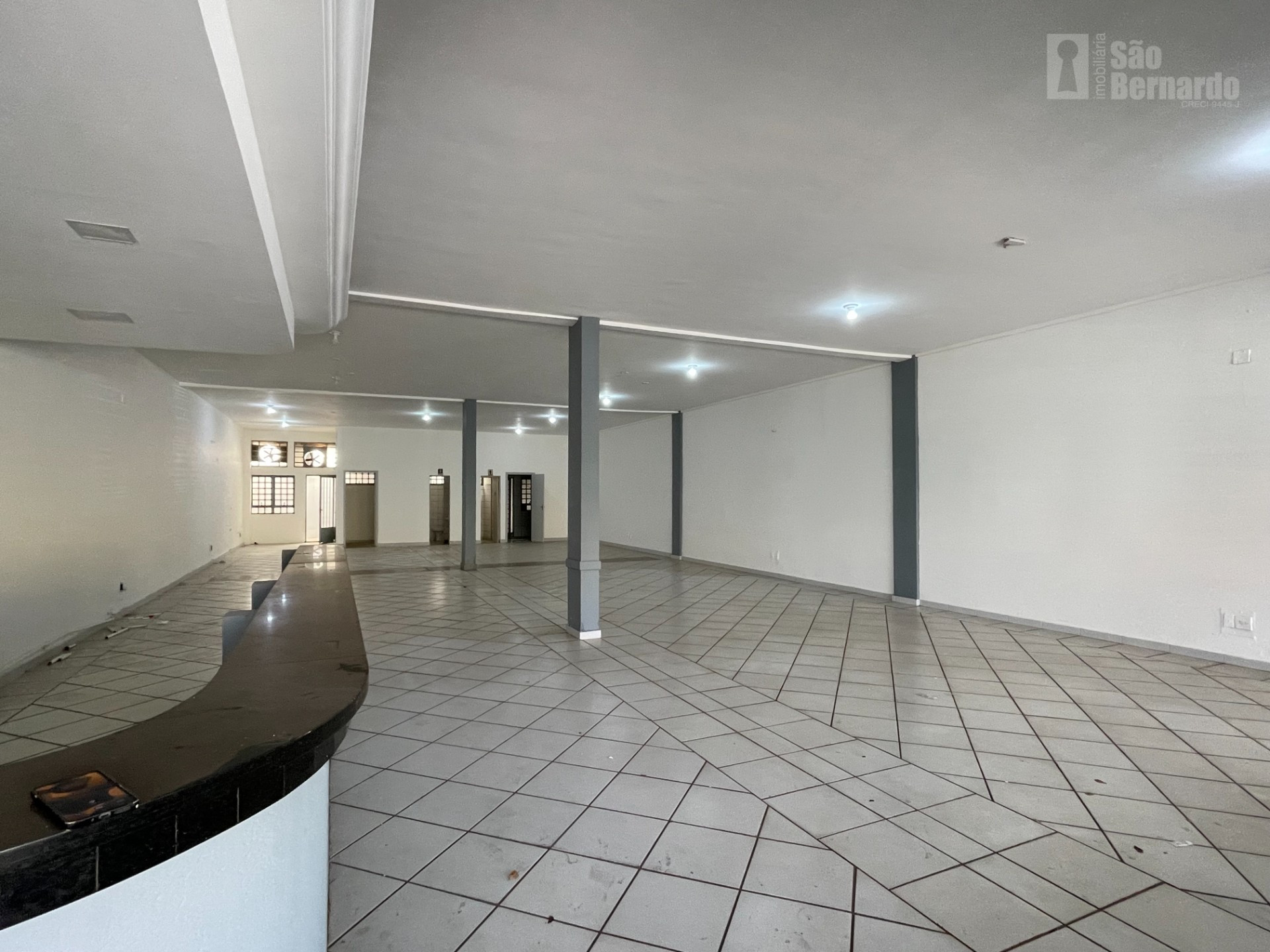 Salão Comercial / Loja em Vila Mollon