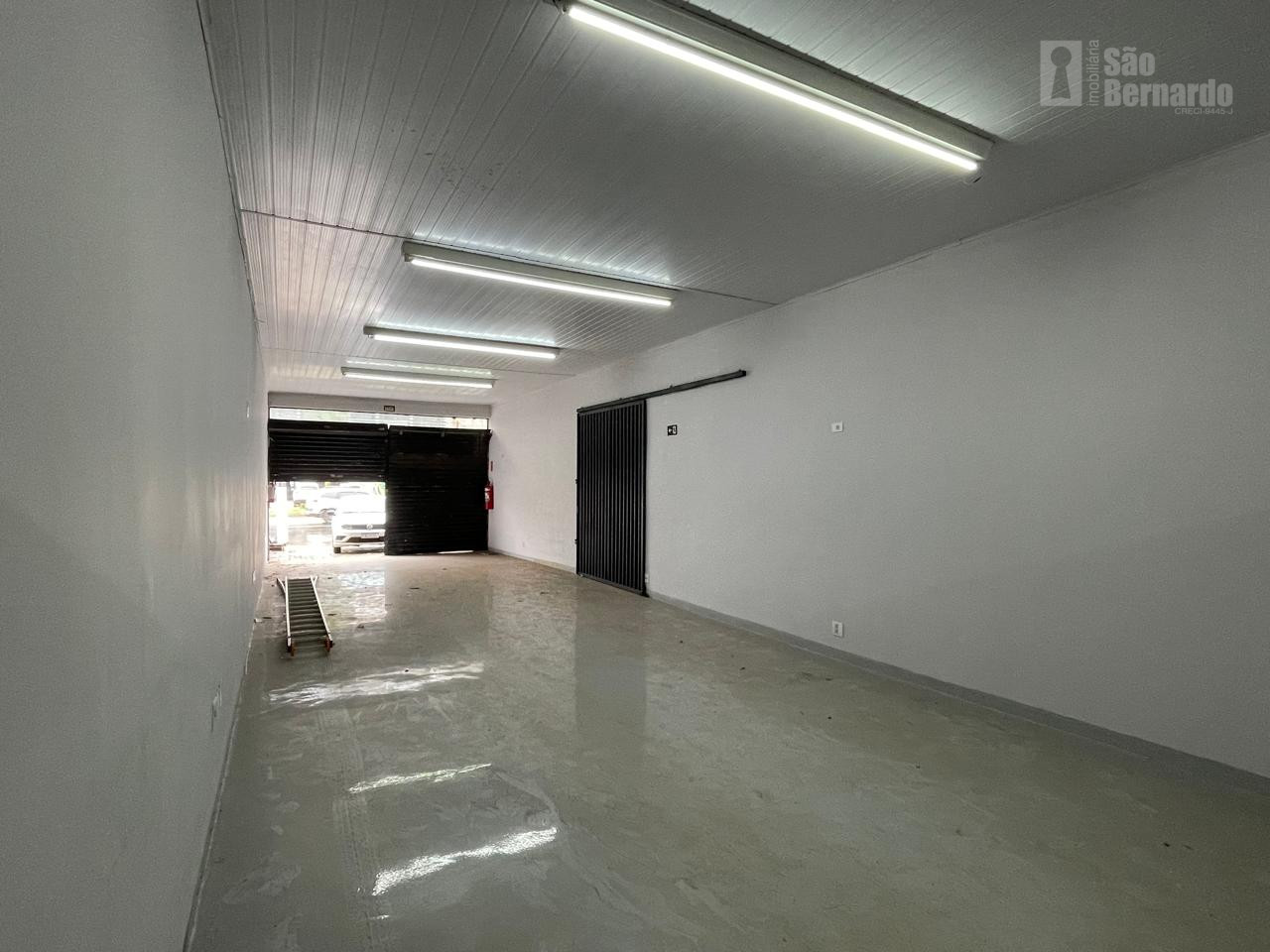 Salão Comercial / Loja em Vila Molon