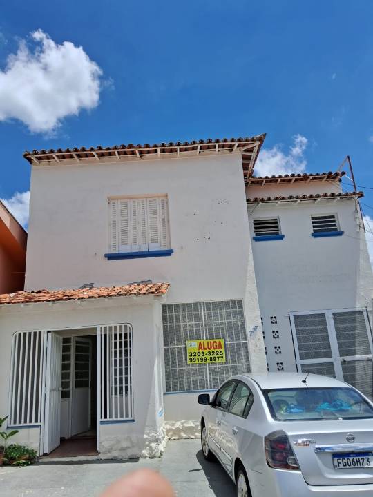 Casa comercial em Jardim Guanabara