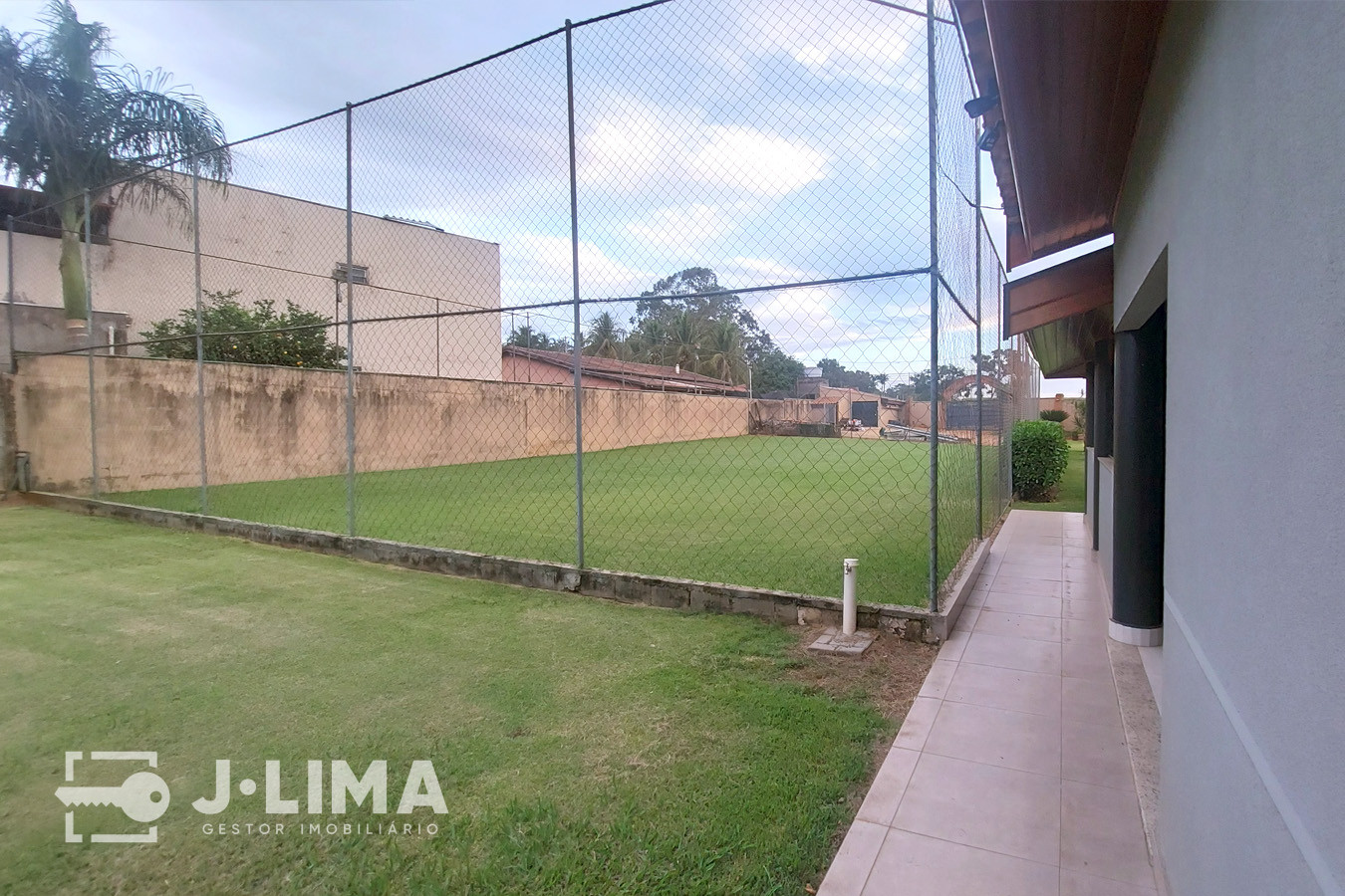 Chácara com piscina e minicampo à venda em Nova Odessa (SP). Área útil de 390m². Valor: R$ 2.600.000,00 — foto 4