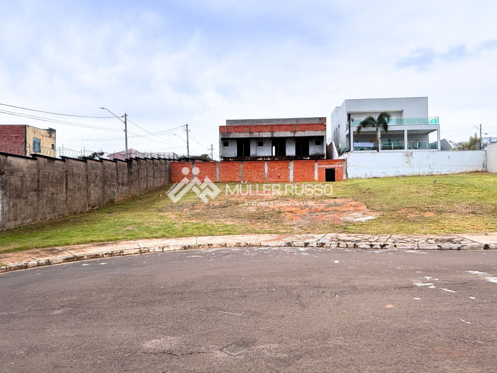 Terreno em condomínio em Jardim Phillipson Park
