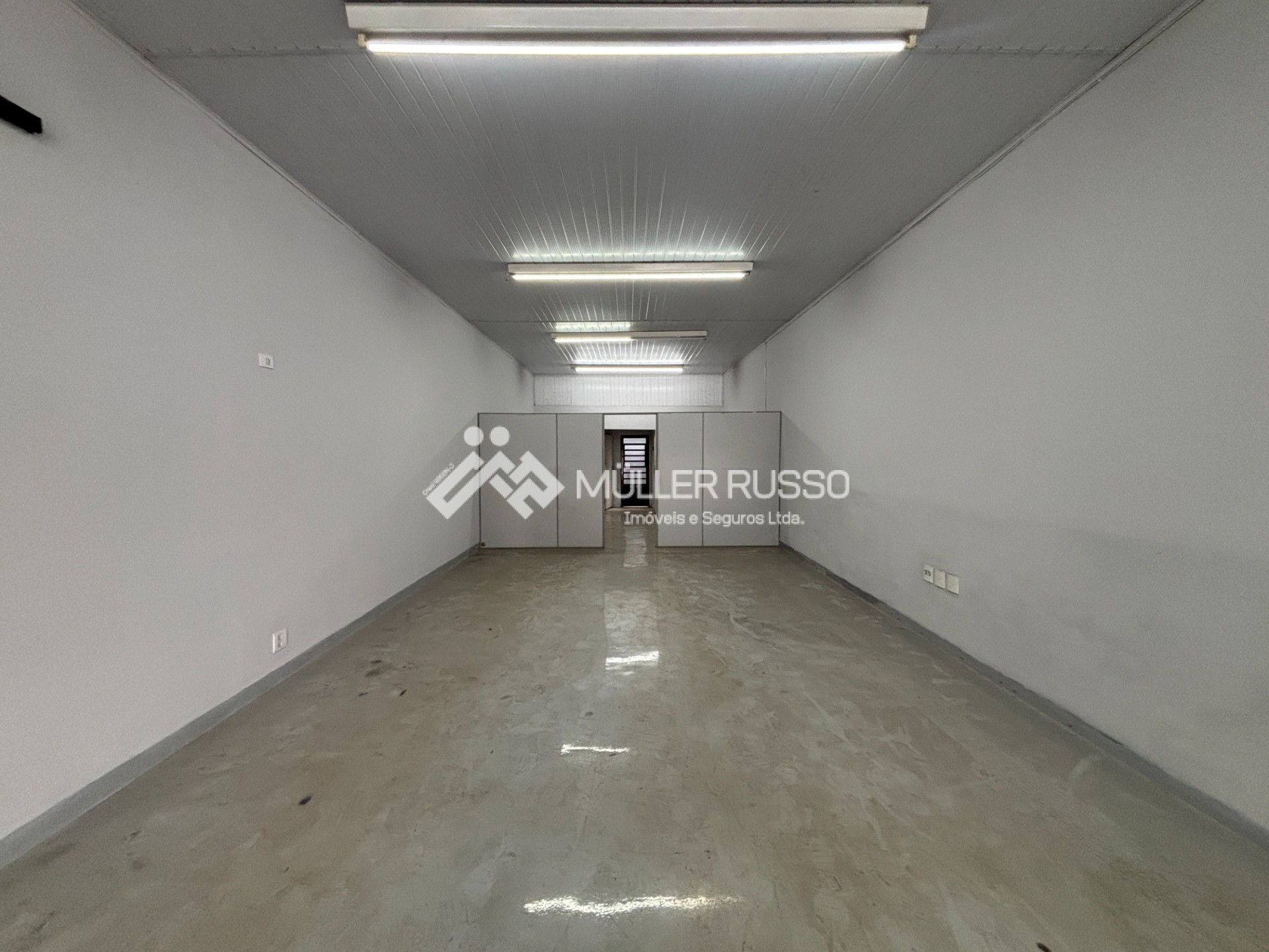 Salão Comercial / Loja em Vila Mollon
