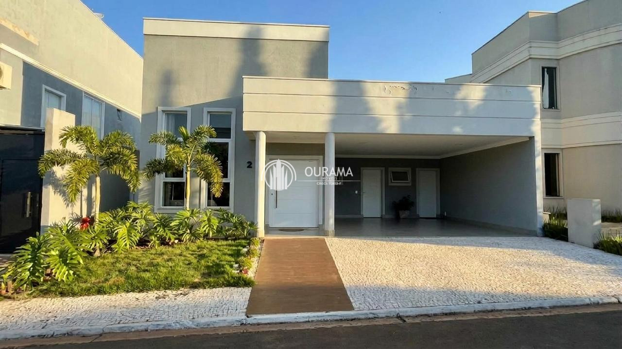 Casa em condomínio em Chácara Letônia