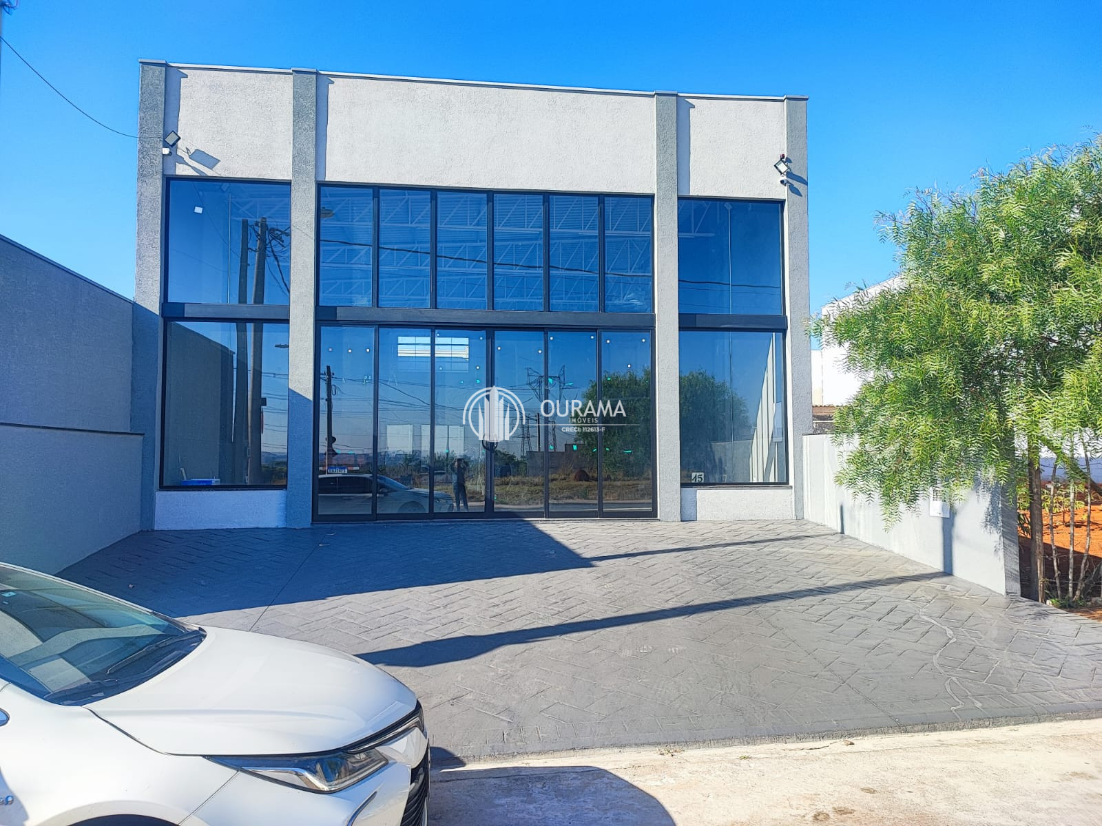 Salão Comercial / Loja em Jardim Alphacenter