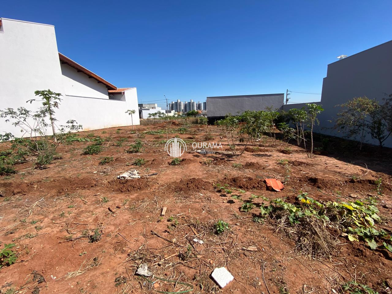 Terreno / Lote em Jardim dos Manacás