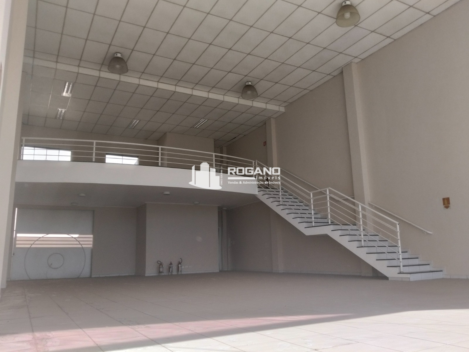 Salão Comercial / Loja em Vila Mollon