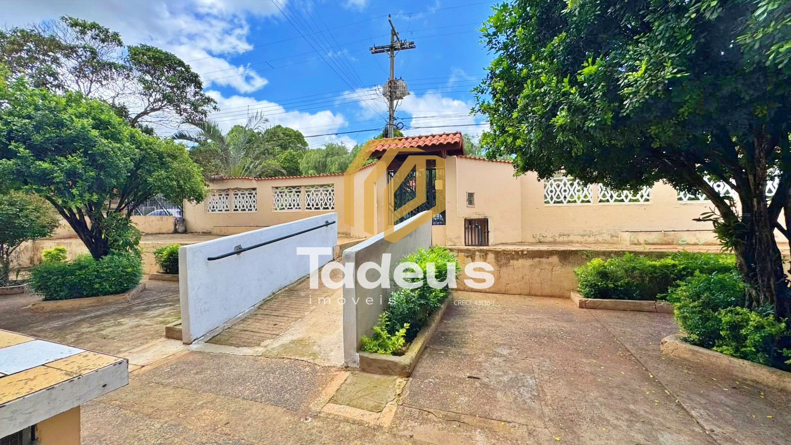 Apartamento em Conjunto Habitacional Roberto Romano