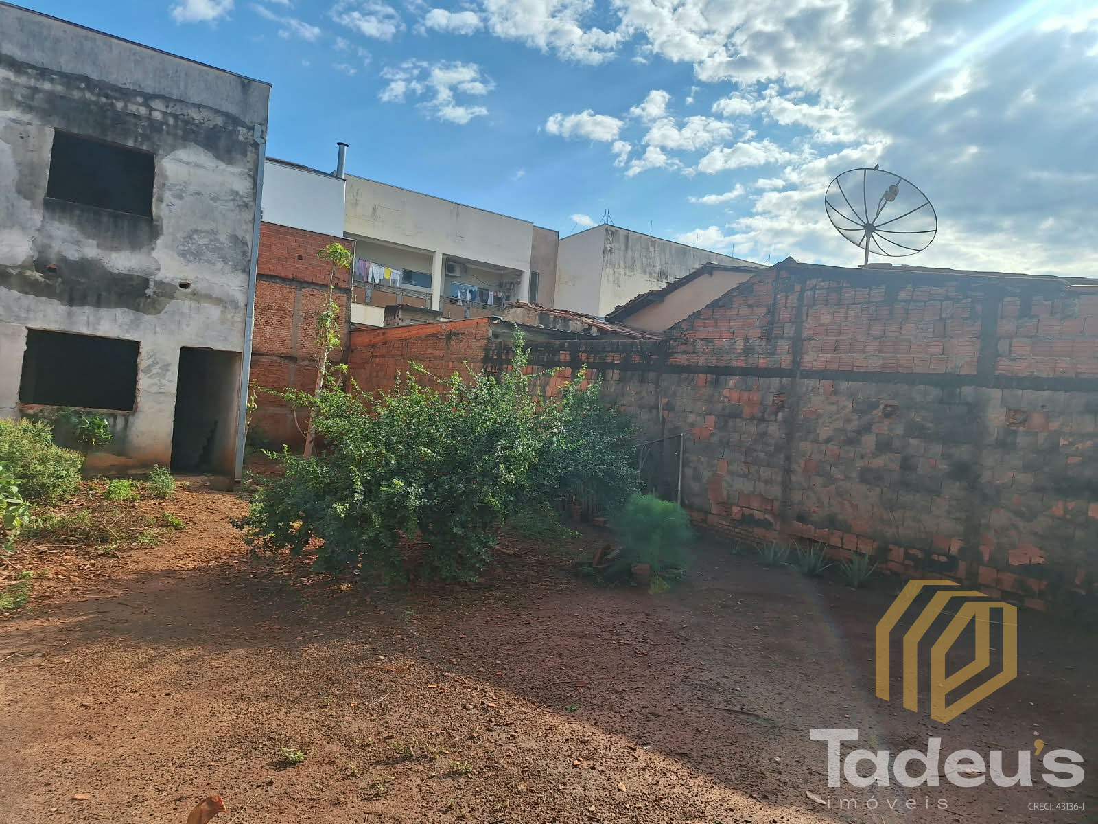 Terreno / Lote em Jardim Miguel Claudio Grego