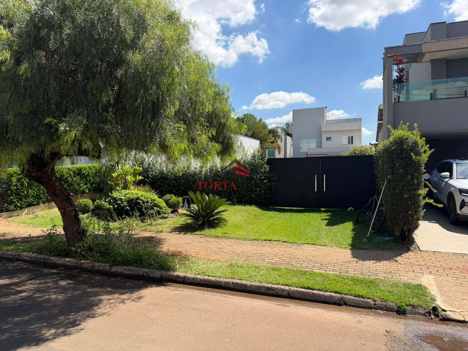 Terreno em condomínio em Jardim Imperador