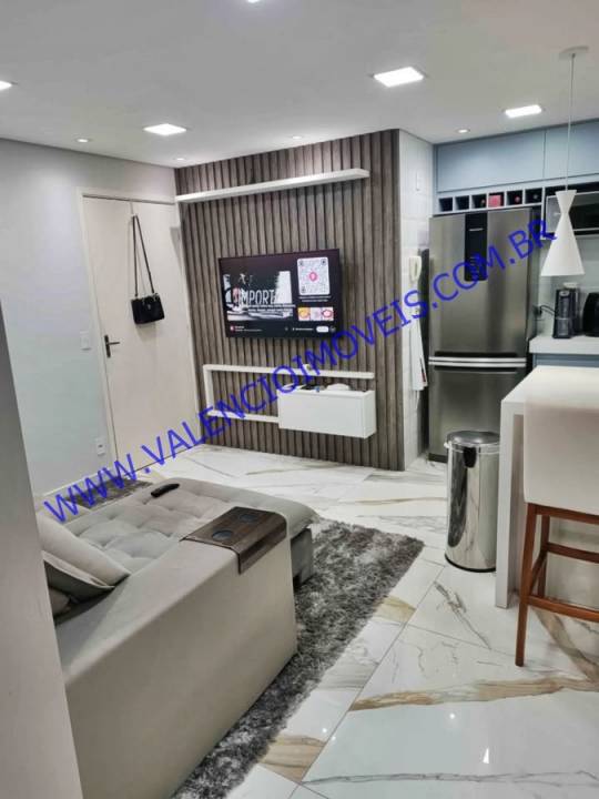 Apartamento em Catharina Zanaga