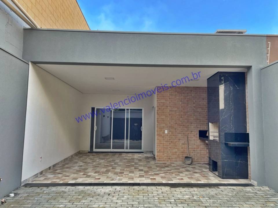 Casa em Loteamento Residencial Jardim dos Pinheiros